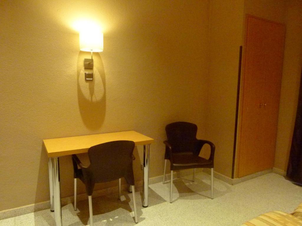 Doppel-/Zweibettzimmer mit Bad