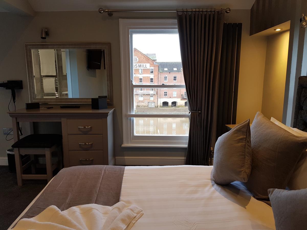 Deluxe Double Room Shower