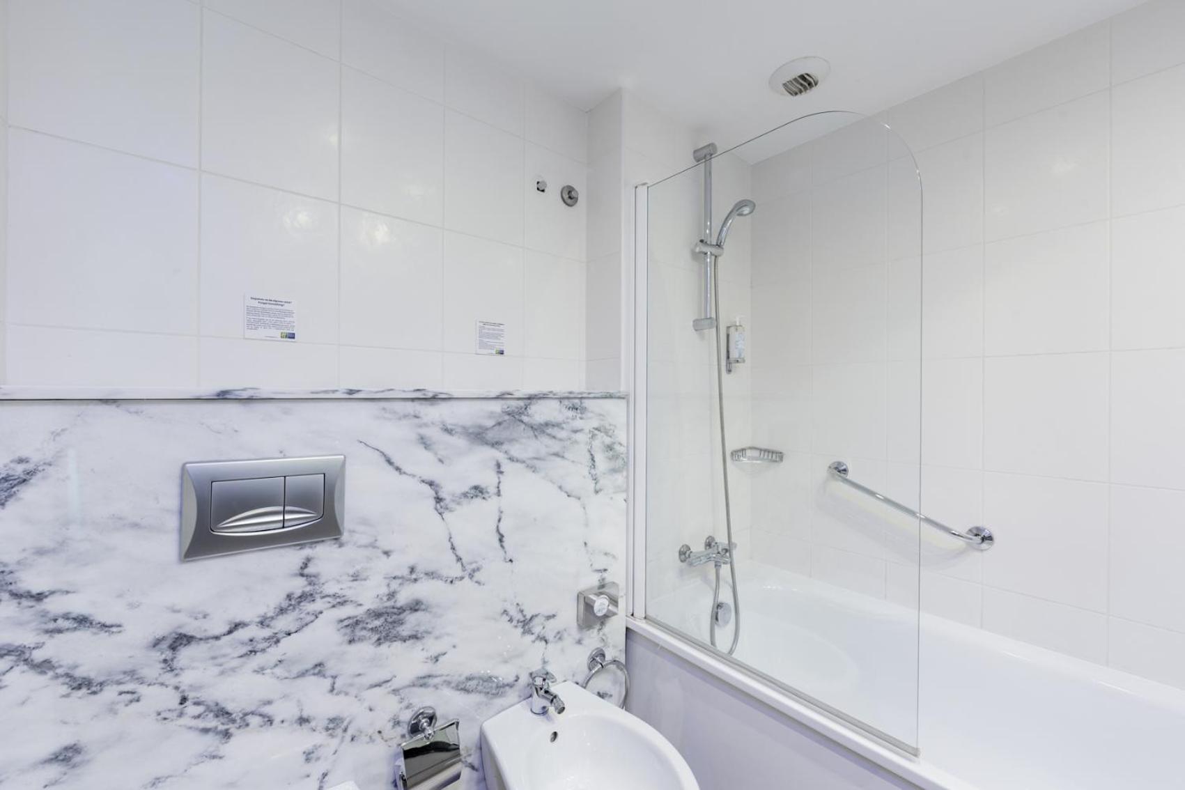 Quarto Standard com 2 Camas de Solteiro - Café da Manhã Gratuito
