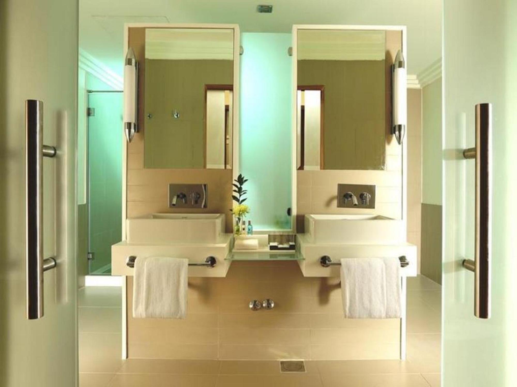 Executive Deluxe Suite, complimentary shuttle to DXB Airport Terminal 1 & 3 - 20% Discount on all hotel operated F&B outlets