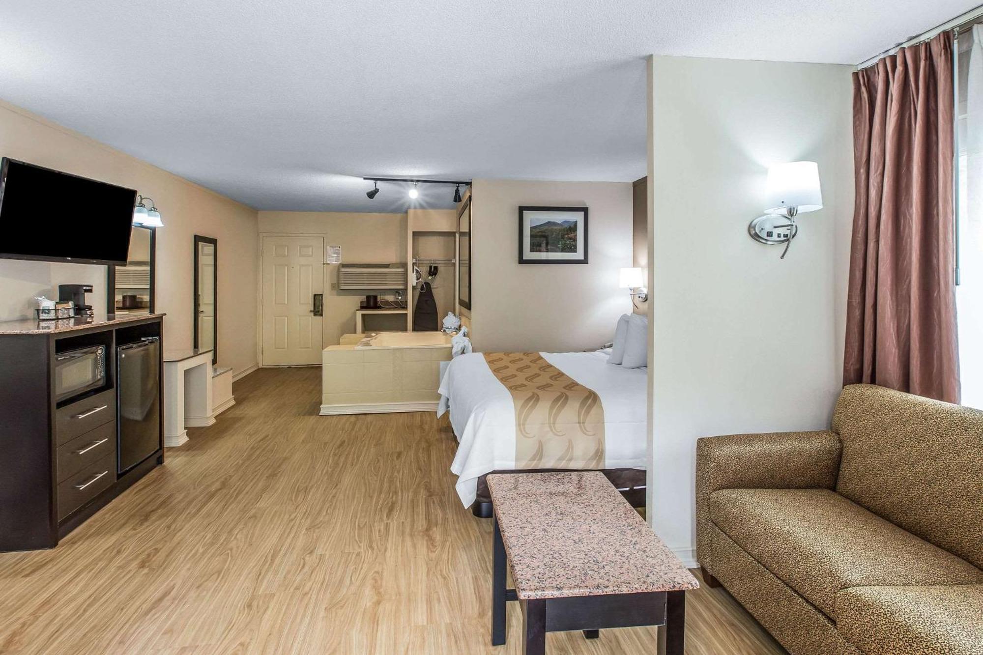 King Suite Spa Bath Wrap-Around Balcony