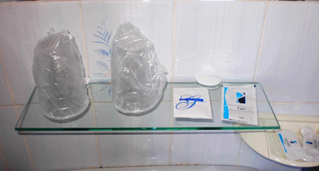 Habitación con cama grande