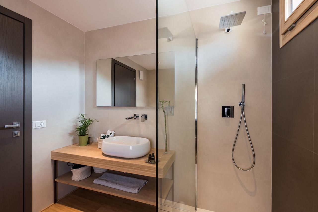 King Room Spa Bath the Room
