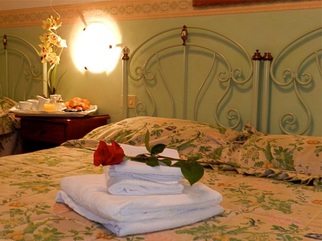 Quarto com Cama de Casal ou 2 de Solteiro