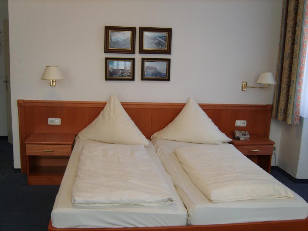 Doppel- oder Zweibettzimmer