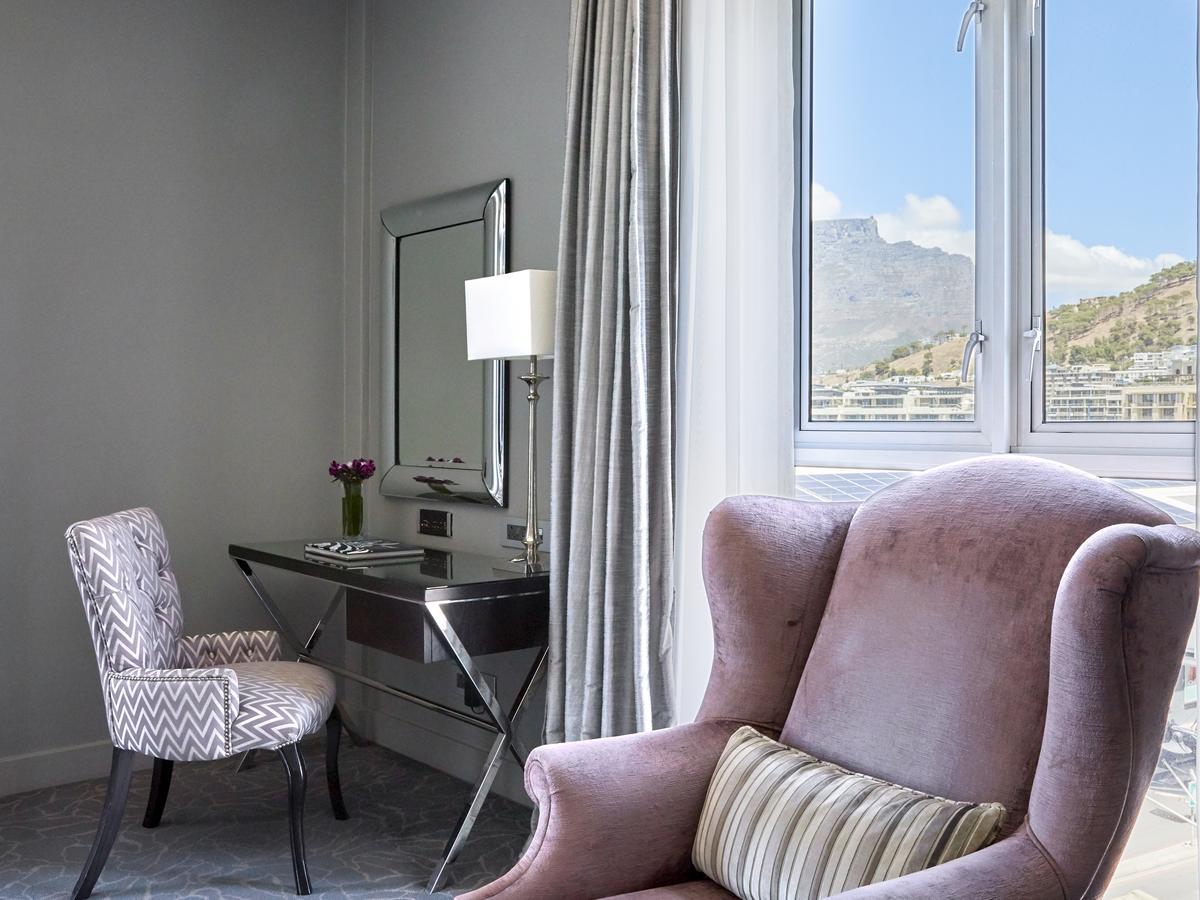Quarto Premium com Cama de Casal ou 2 de Solteiro com Vista da Montanha