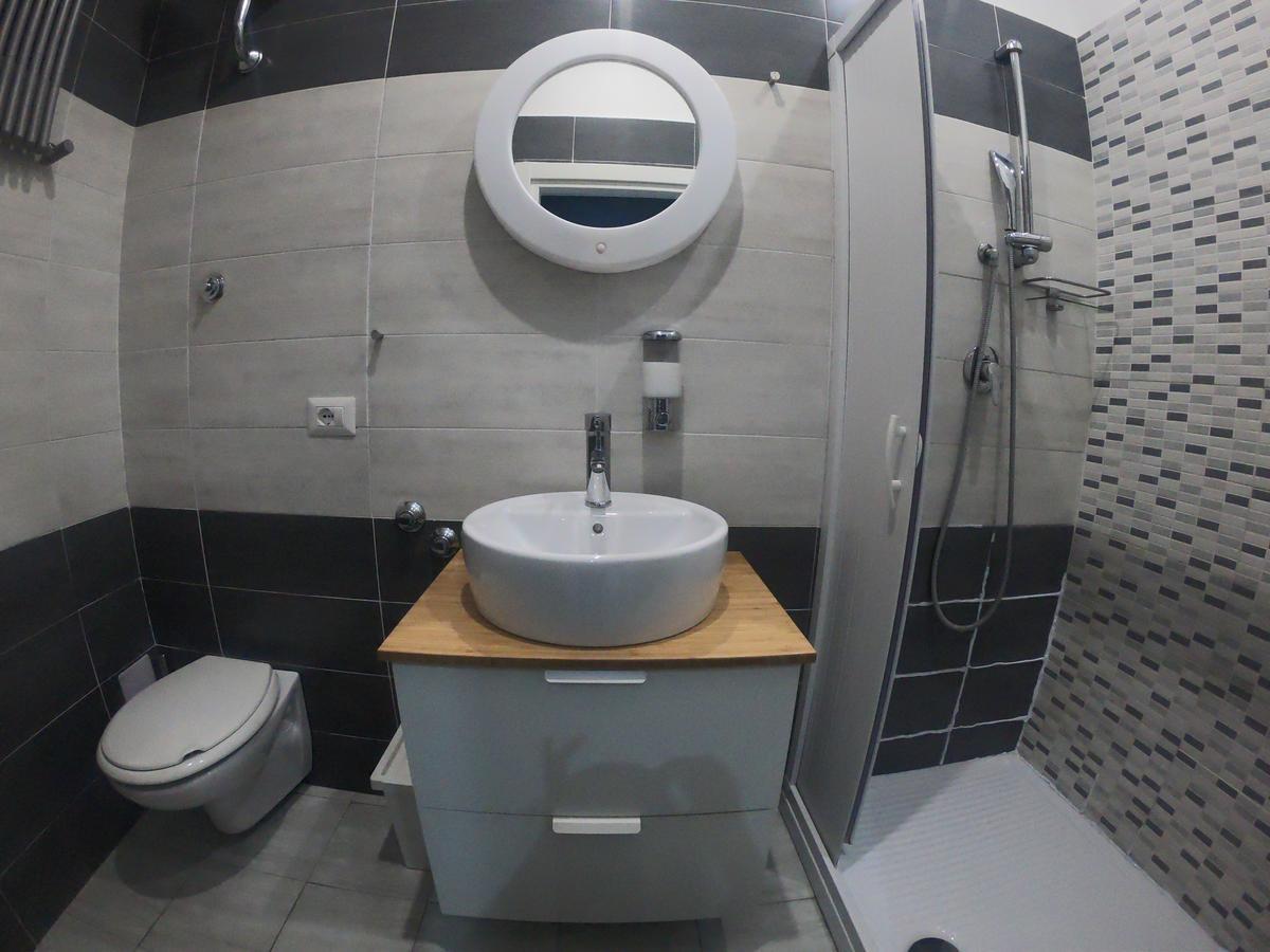 Family Room Private Bathroom