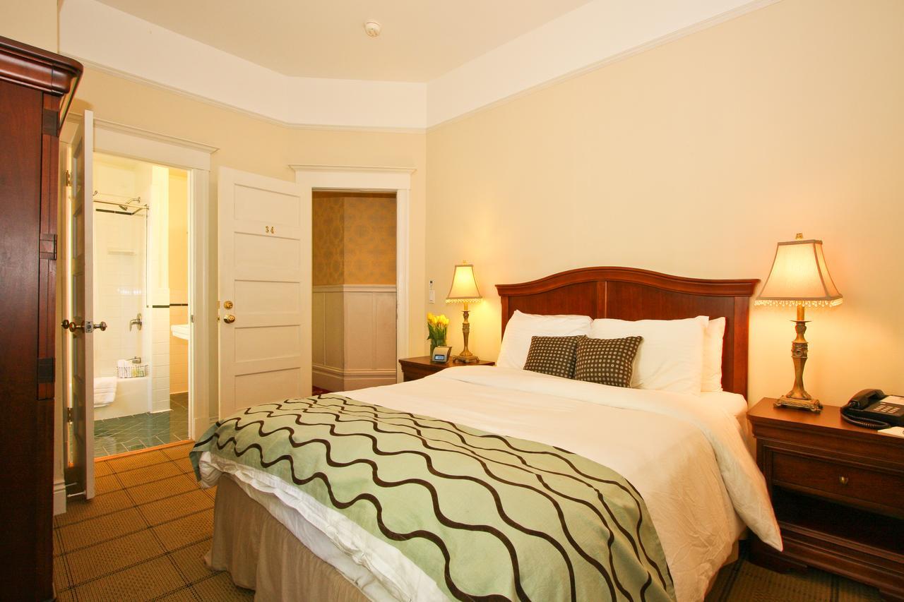 Queen Room Private Bath