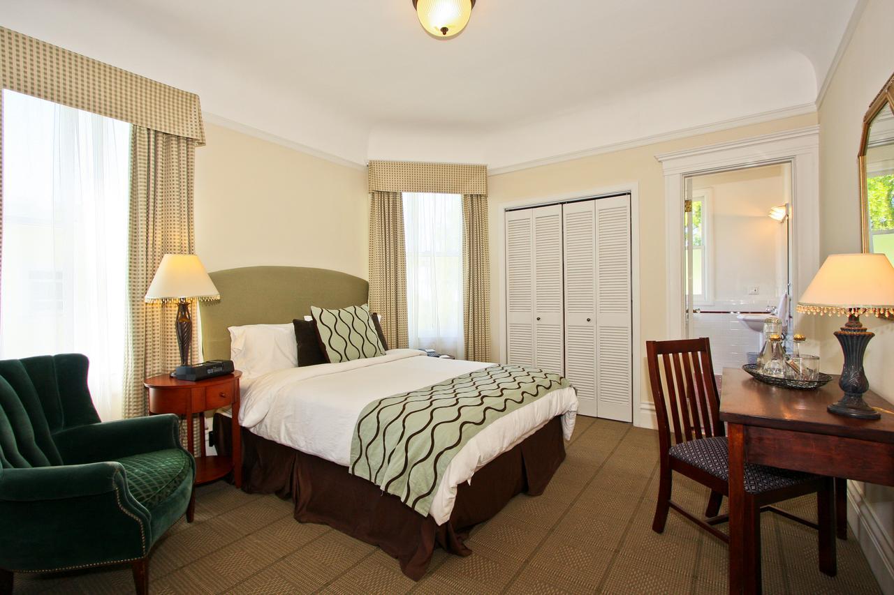 Queen Room Private Bath