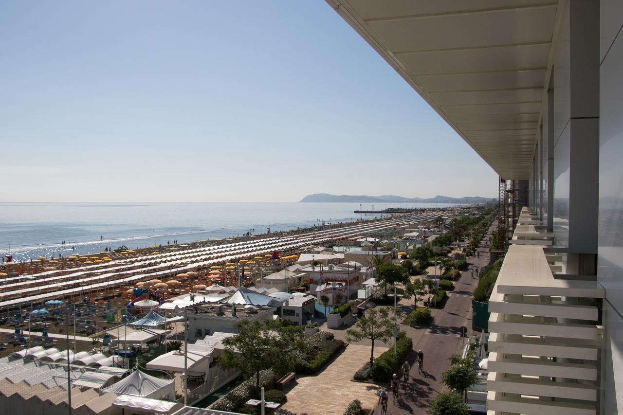 Doppelzimmer mit Balkon und Meerblick