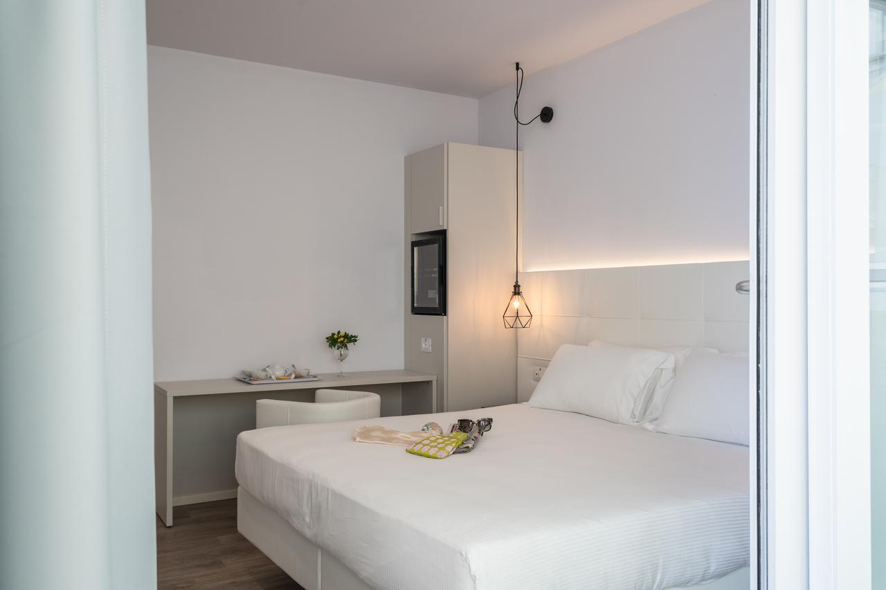 Superior Double or Twin Room Partial Sea View