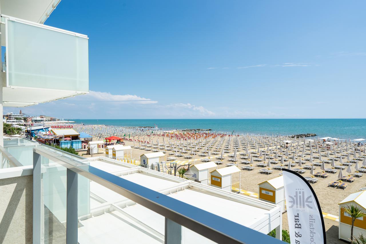 Superior Double or Twin Room Partial Sea View