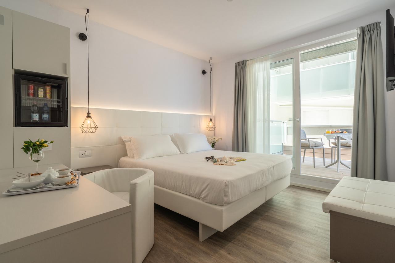 Superior Double or Twin Room Partial Sea View