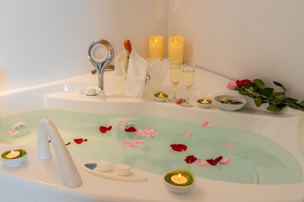 Deluxe Suite Spa Bath
