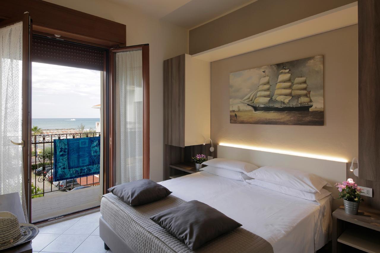 Double or Twin Room Sea View