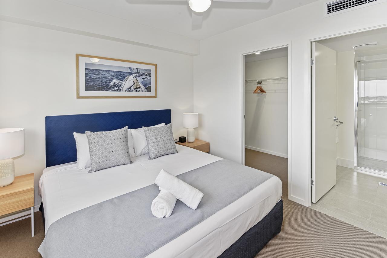 Superior Two Bedroom Apartment Lake Views