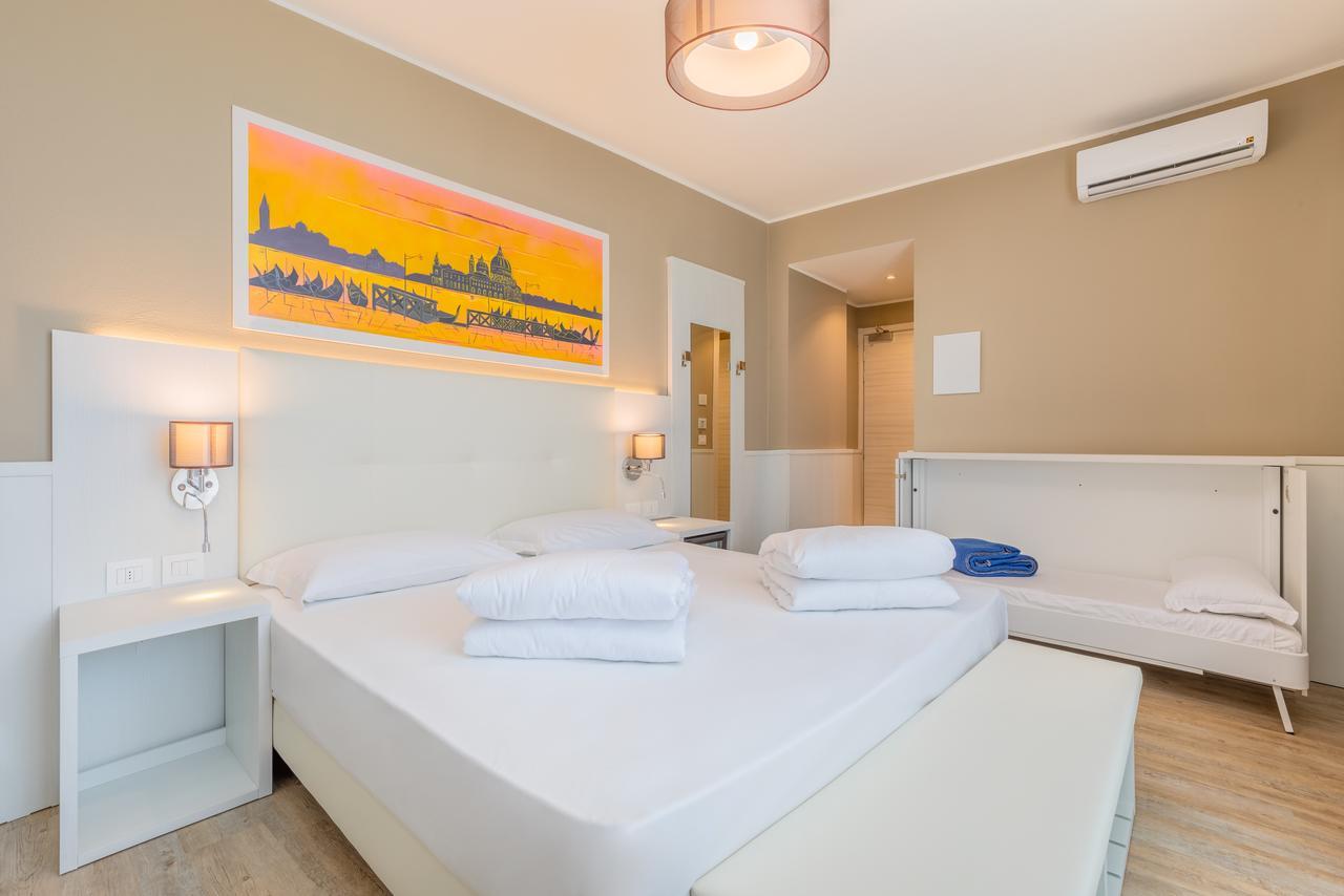 Dreibettzimmer mit Balkon