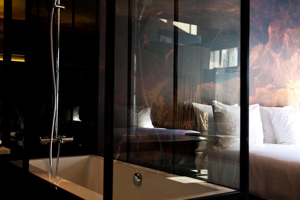 Deluxe Double Room bath Cathedral View