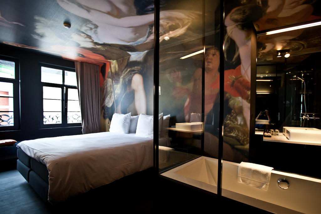 Deluxe Double Room bath Cathedral View