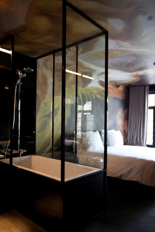 Deluxe Double Room bath Cathedral View