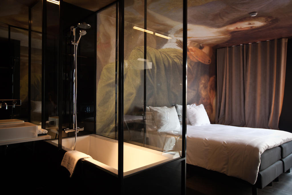 Deluxe Double Room bath Cathedral View