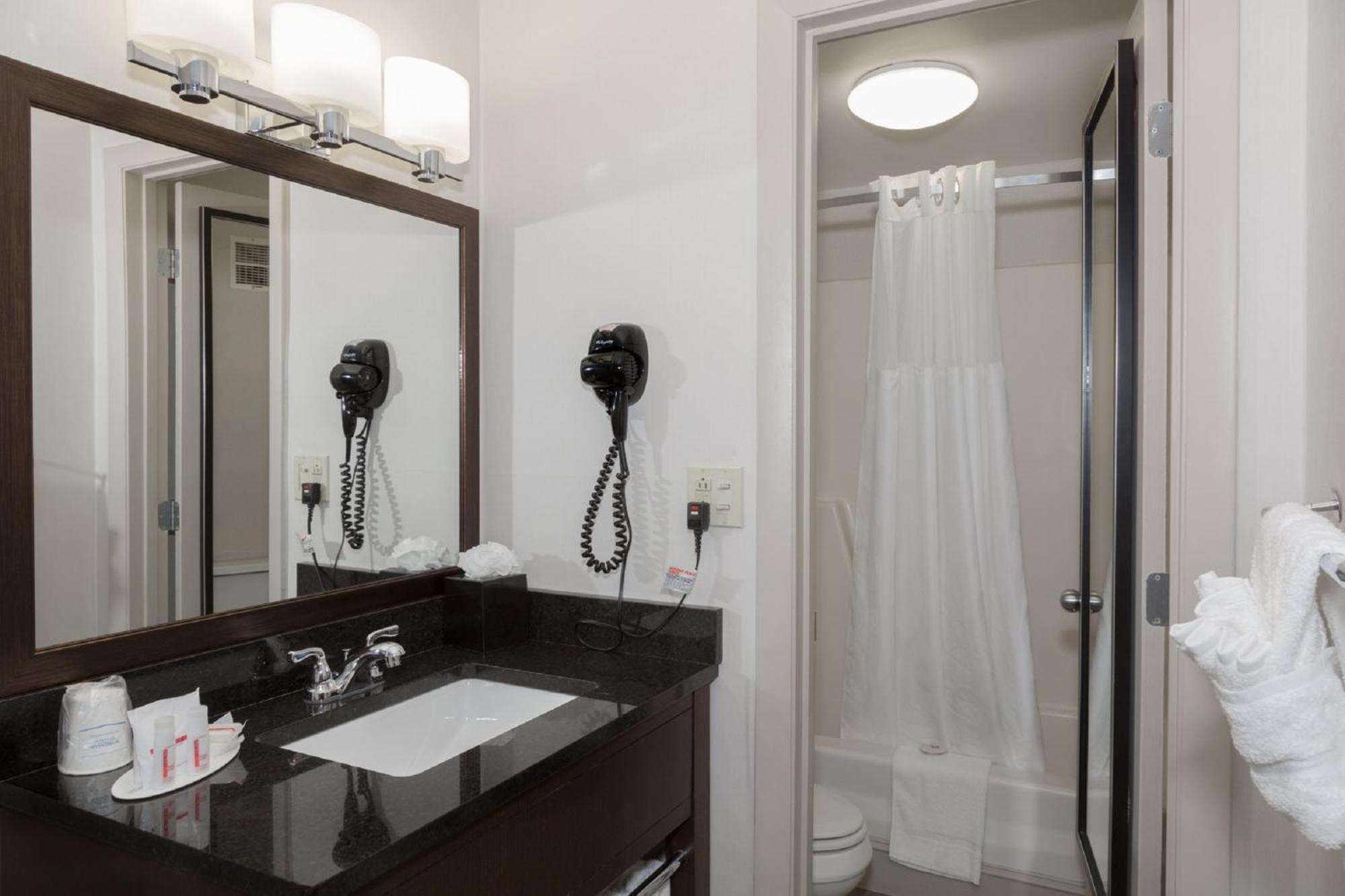 Quarto com Cama Queen-size - Acesso para Hóspedes com Mobilidade Reduzida - Não Fumantes