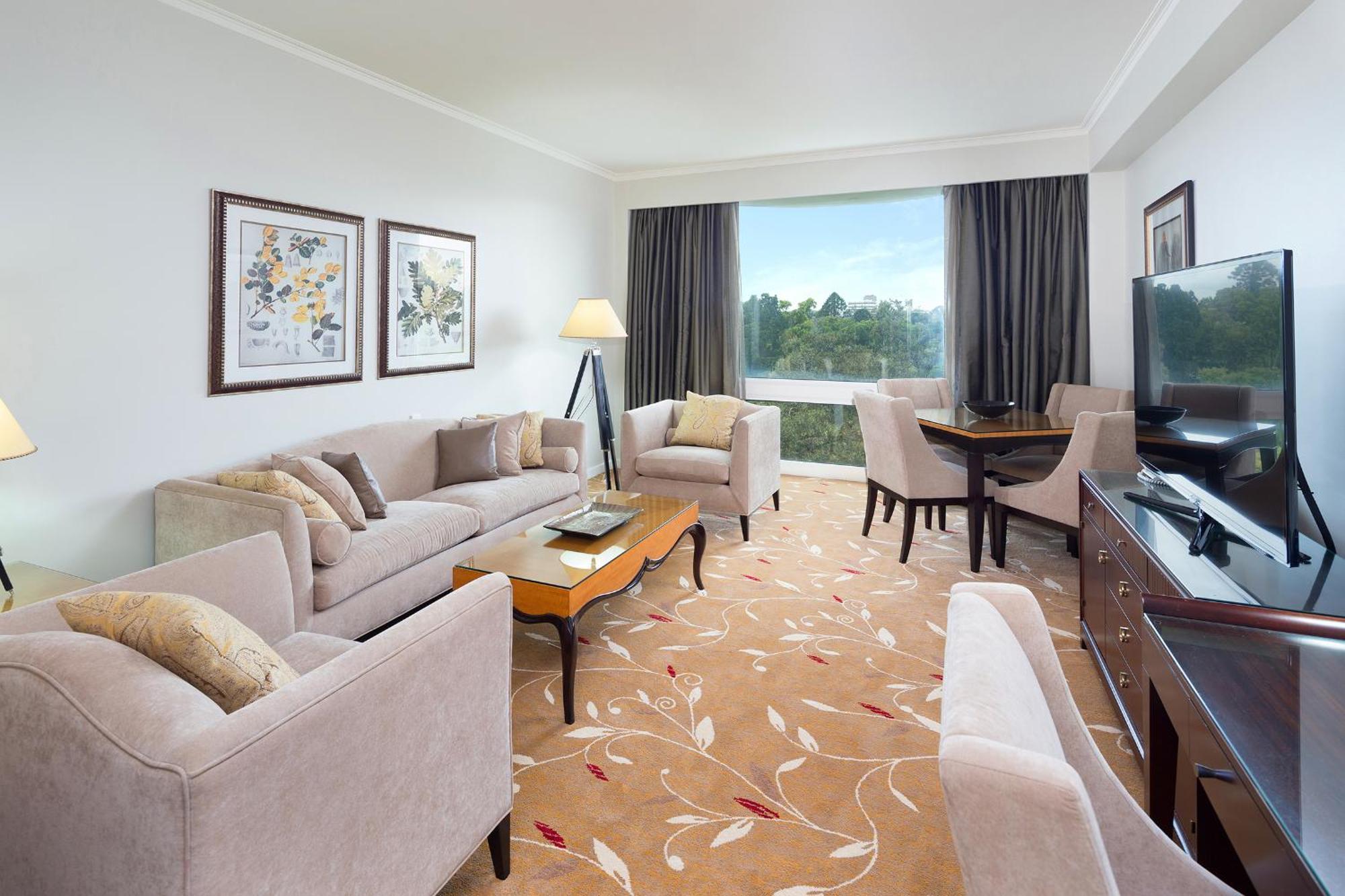 Deluxe Spa Suite - Bottle of sparkling wine and complimentary self parking,1156310736:JPEG