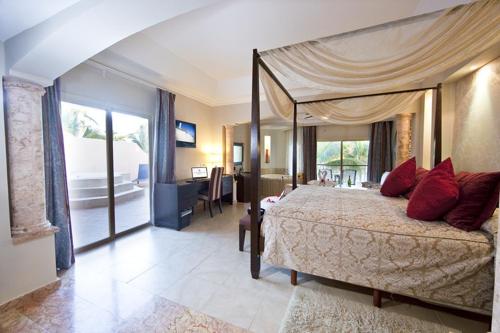 Colonial Jr. Suite met Bubbelbad in de Openlucht - Gratis WiFi
