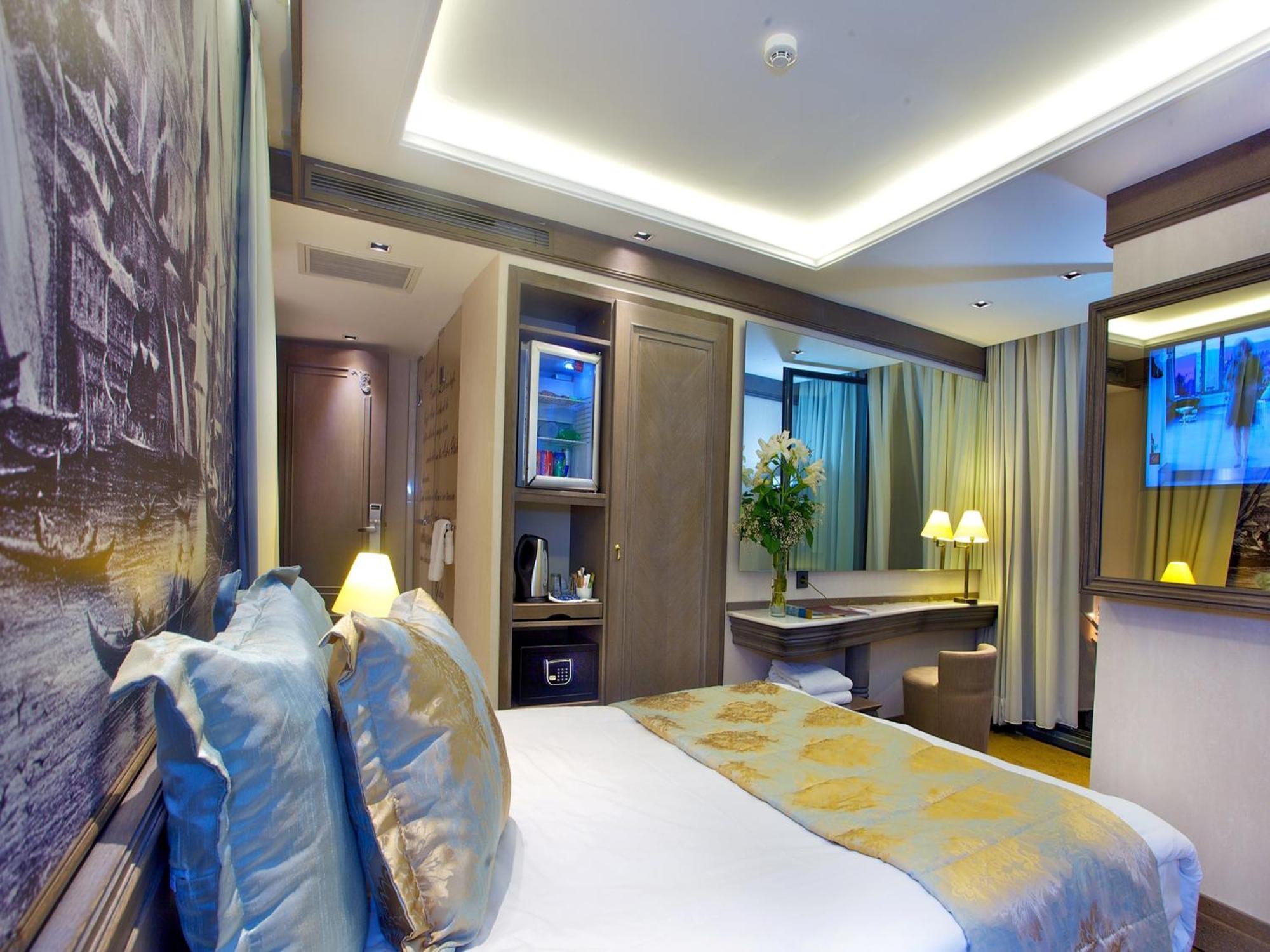 Quarto com Cama de Casal ou 2 de Solteiro