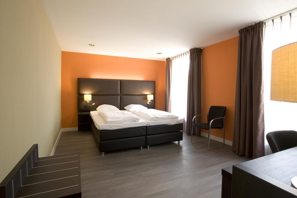 Cozy Double a double or twin bed