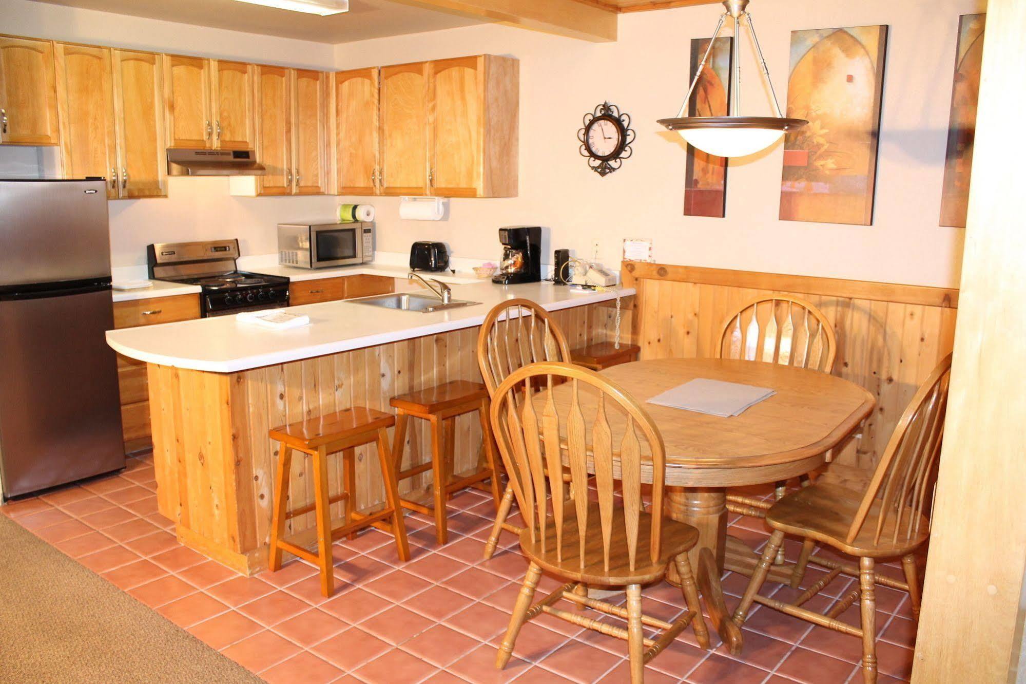 Premium Two-Bedroom Chalet Lake View