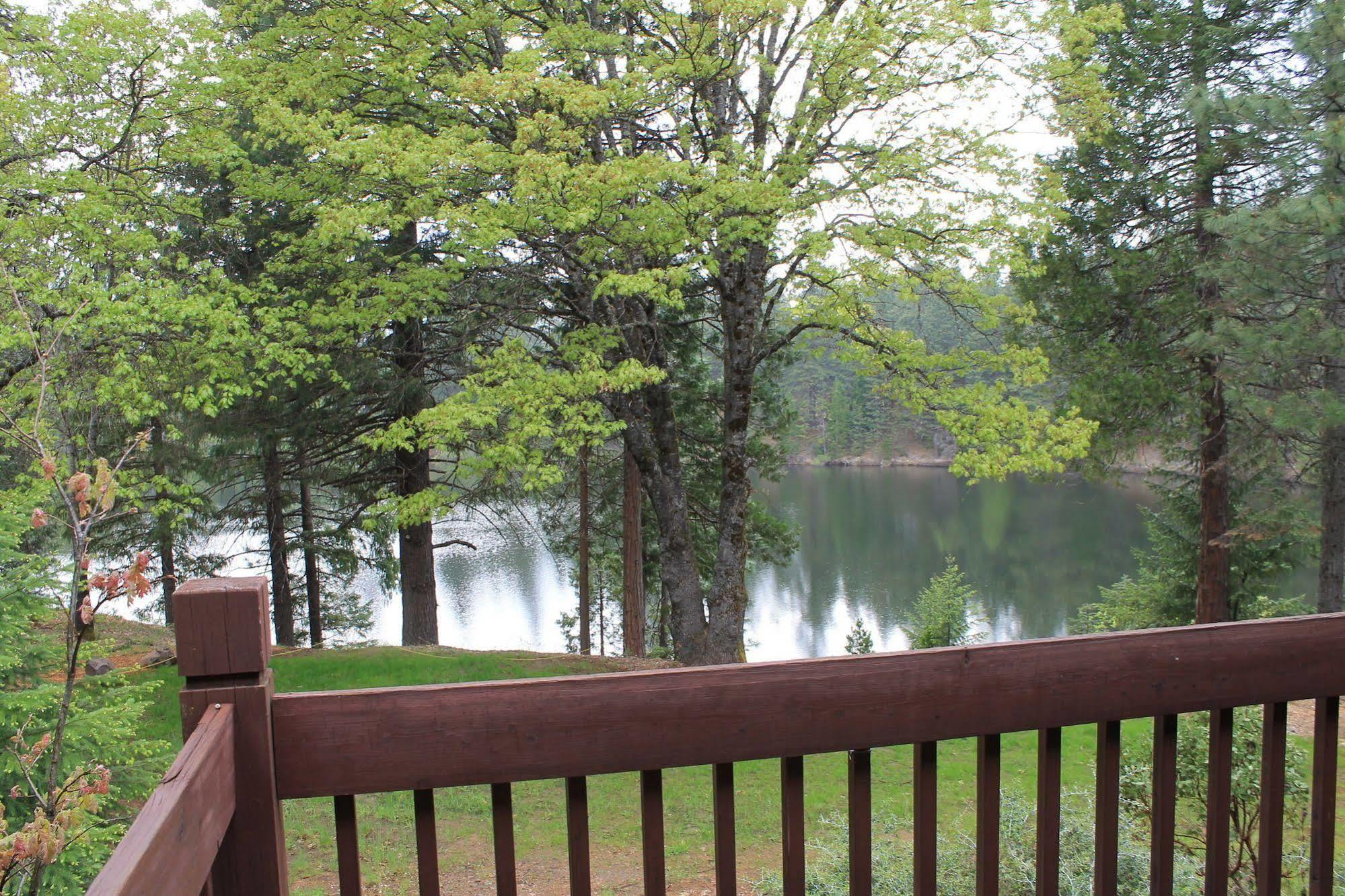 Deluxe One-Bedroom Chalet Lake View