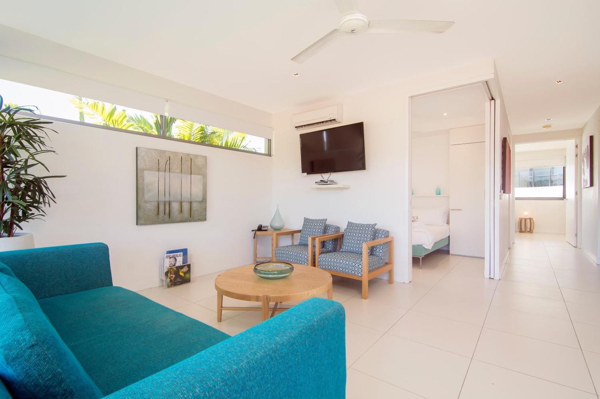 Two-Bedroom Apartment Pool Mountain View