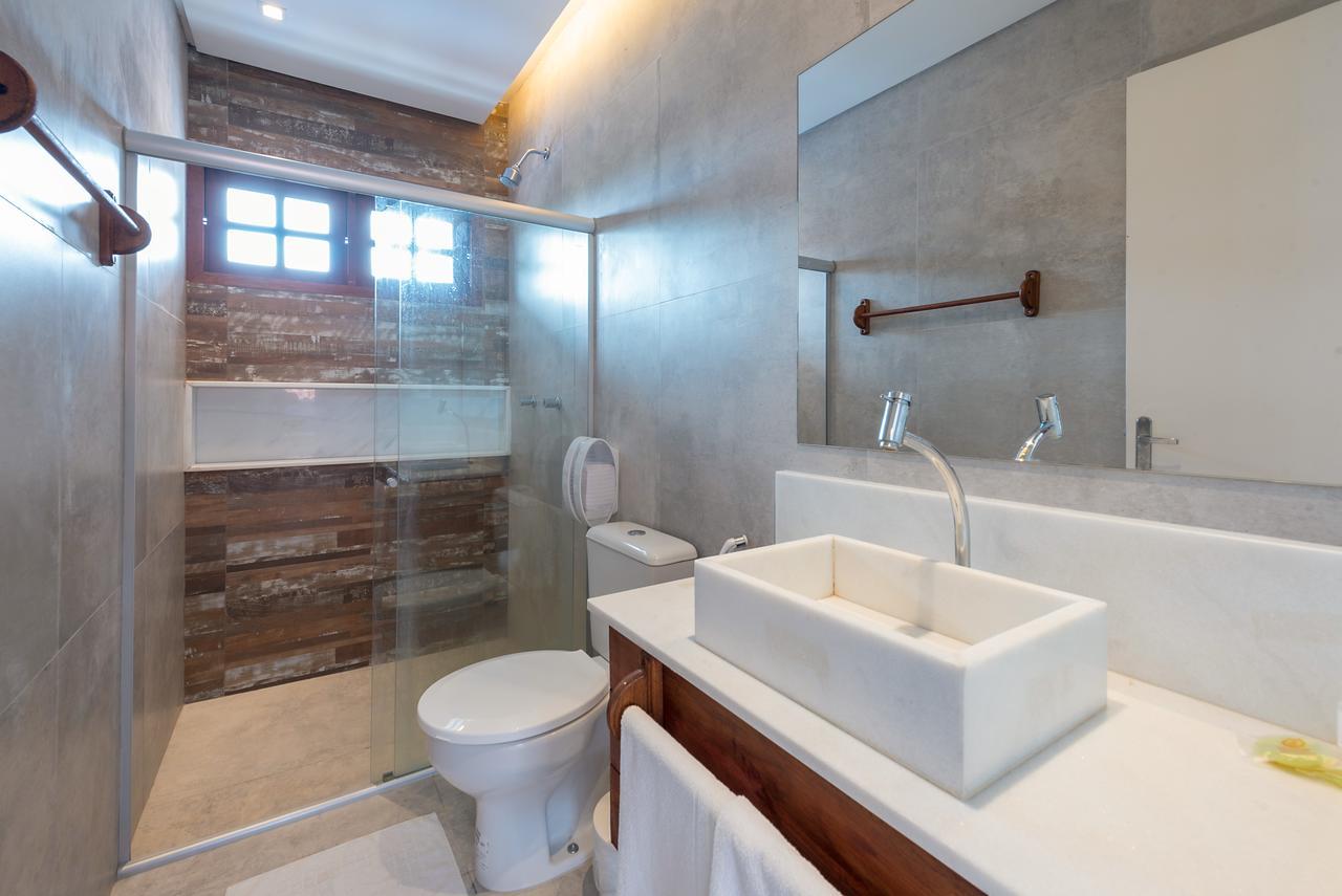 Quarto Duplo Luxo com Varanda e Vista da Piscina