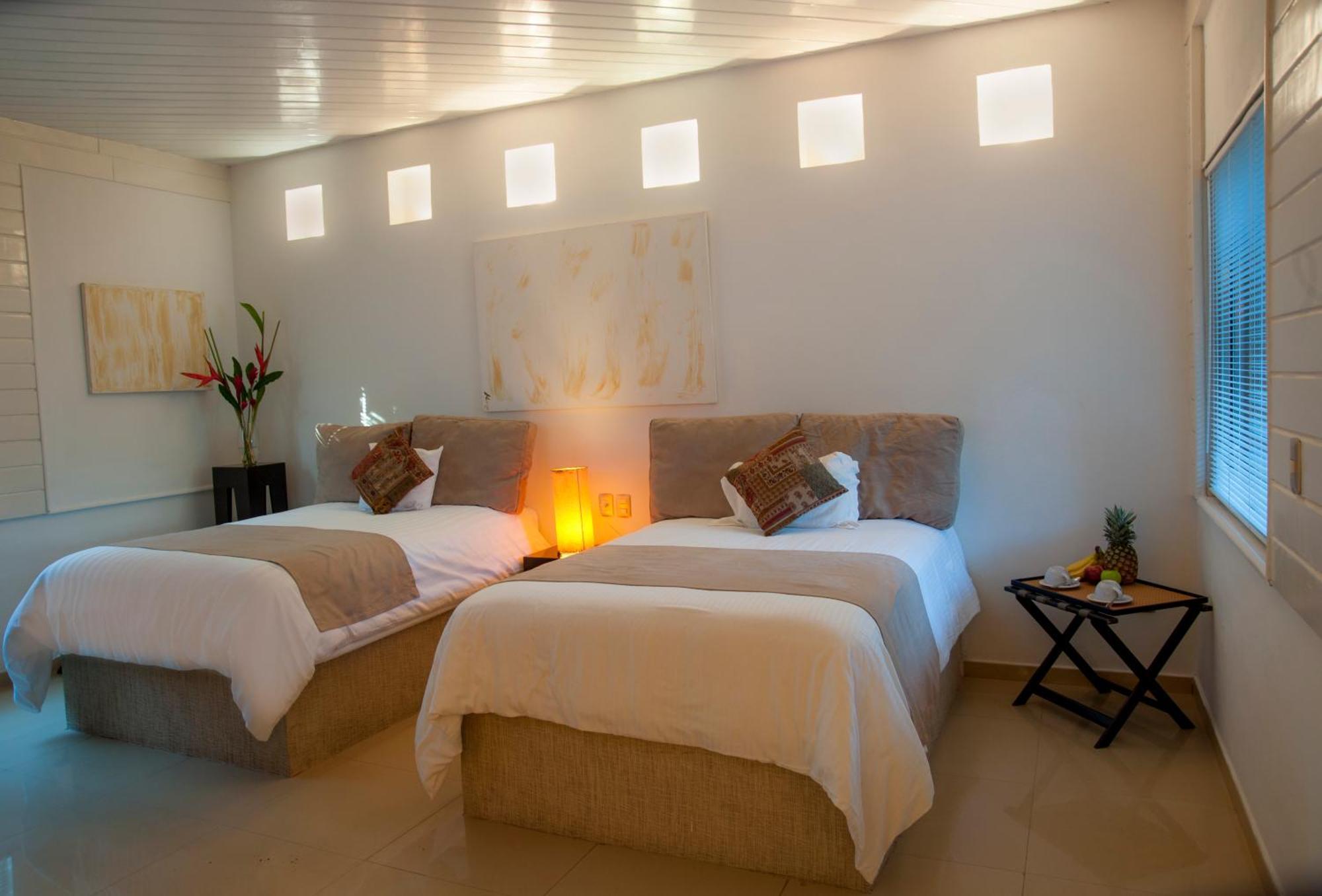 Quarto com 2 Camas de Casal