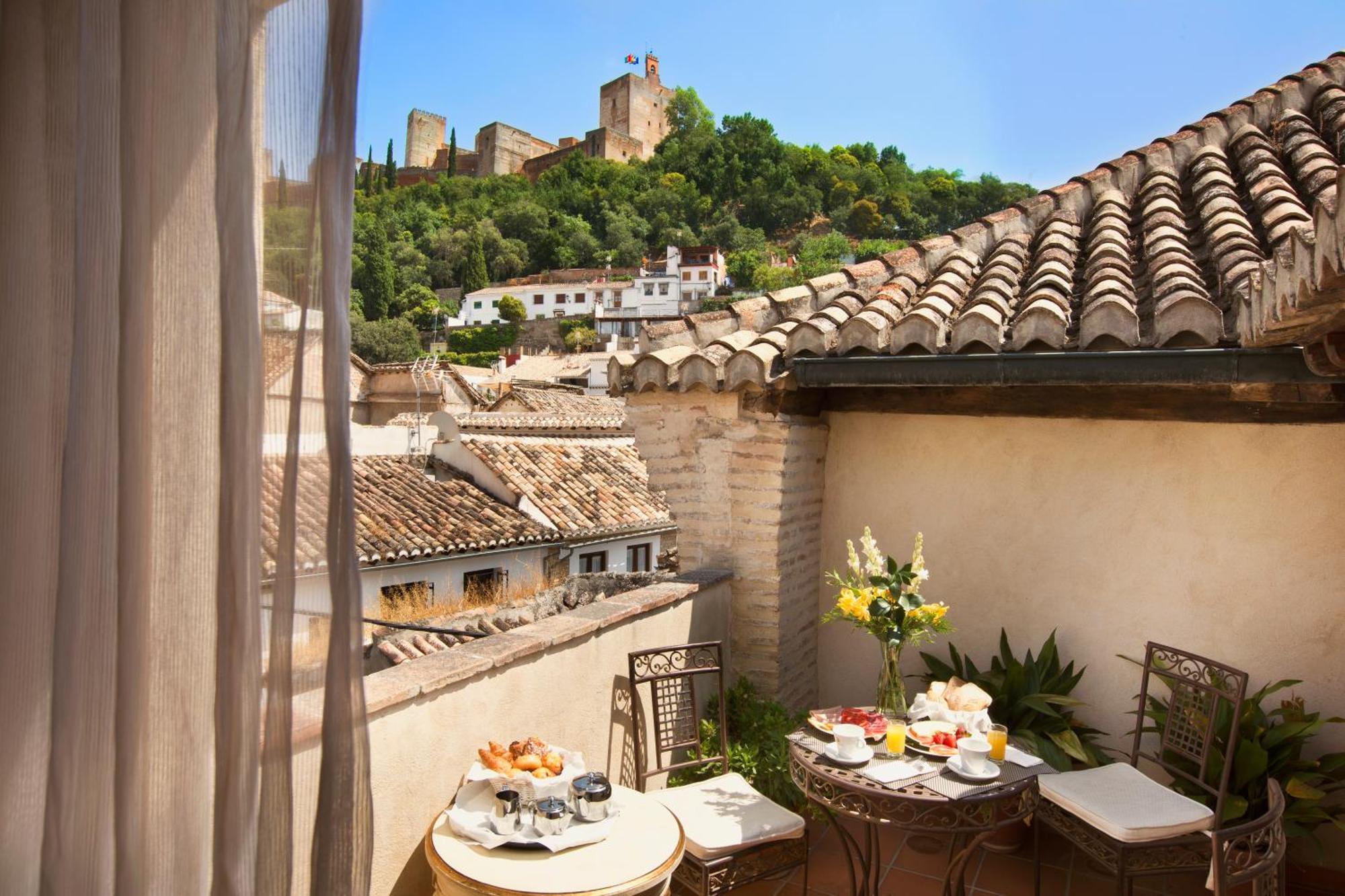 Deluxe Premium Zimmer mit Terrasse und Blick auf die Alhambra