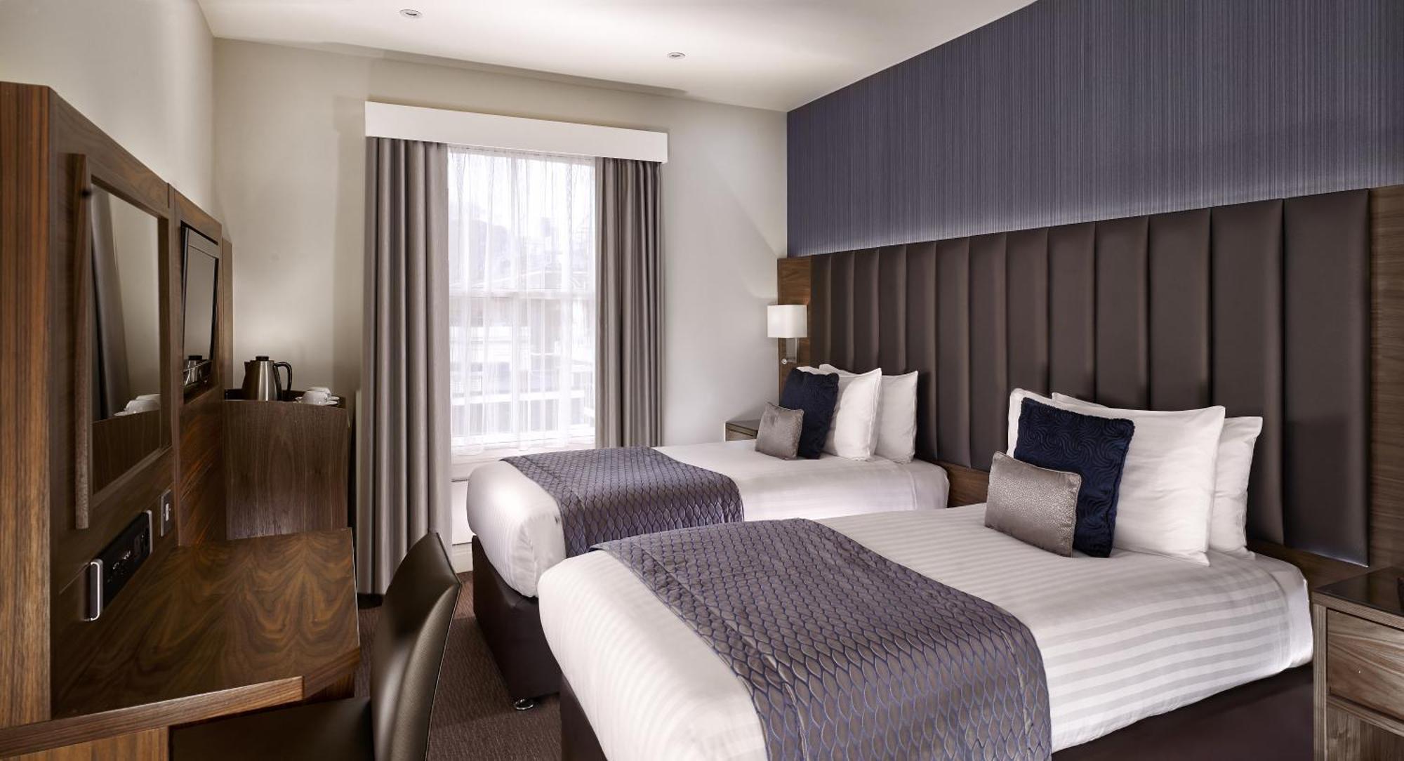 Club Twin Room