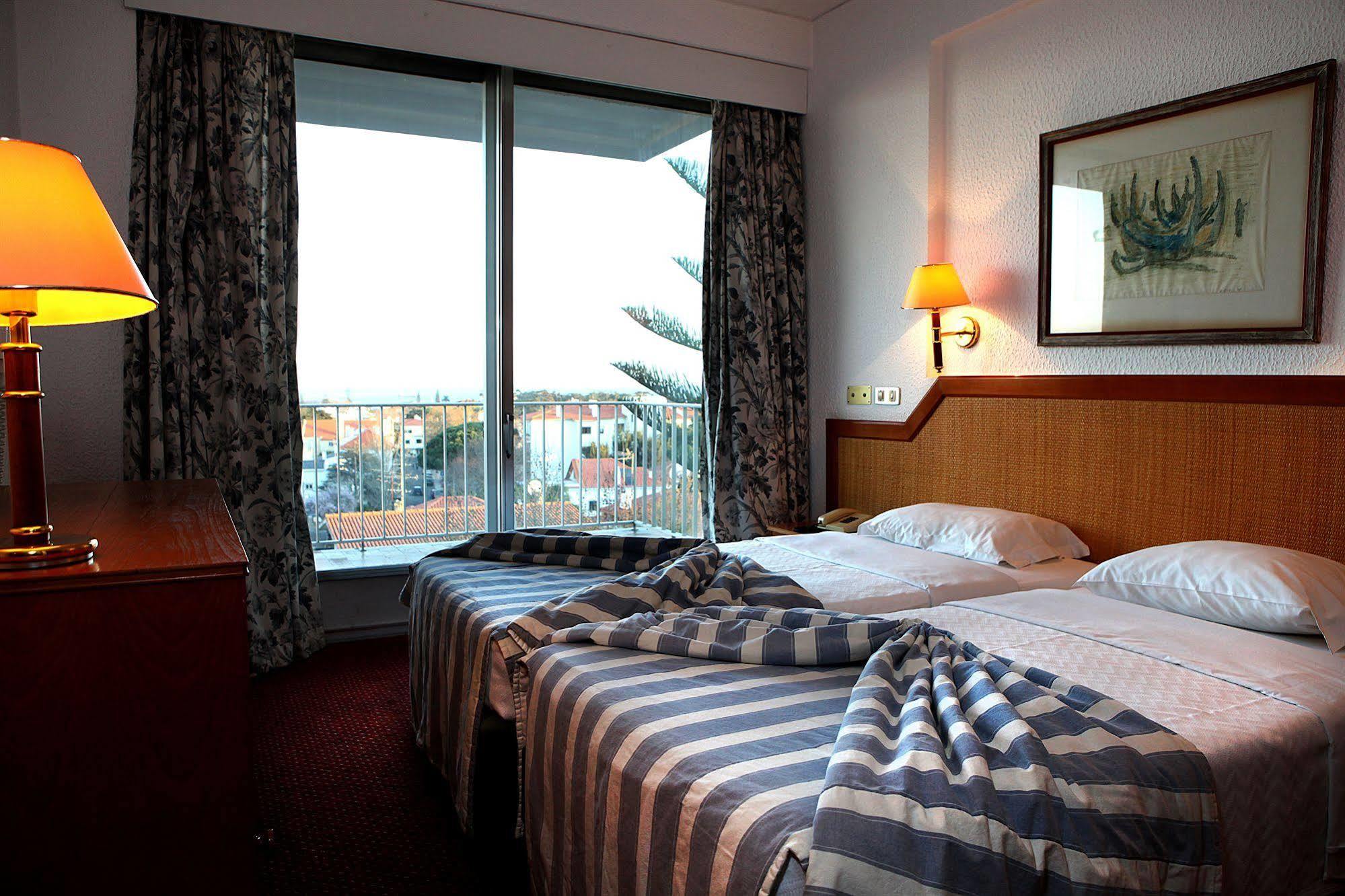 Quarto com Cama de Casal ou 2 de Solteiro