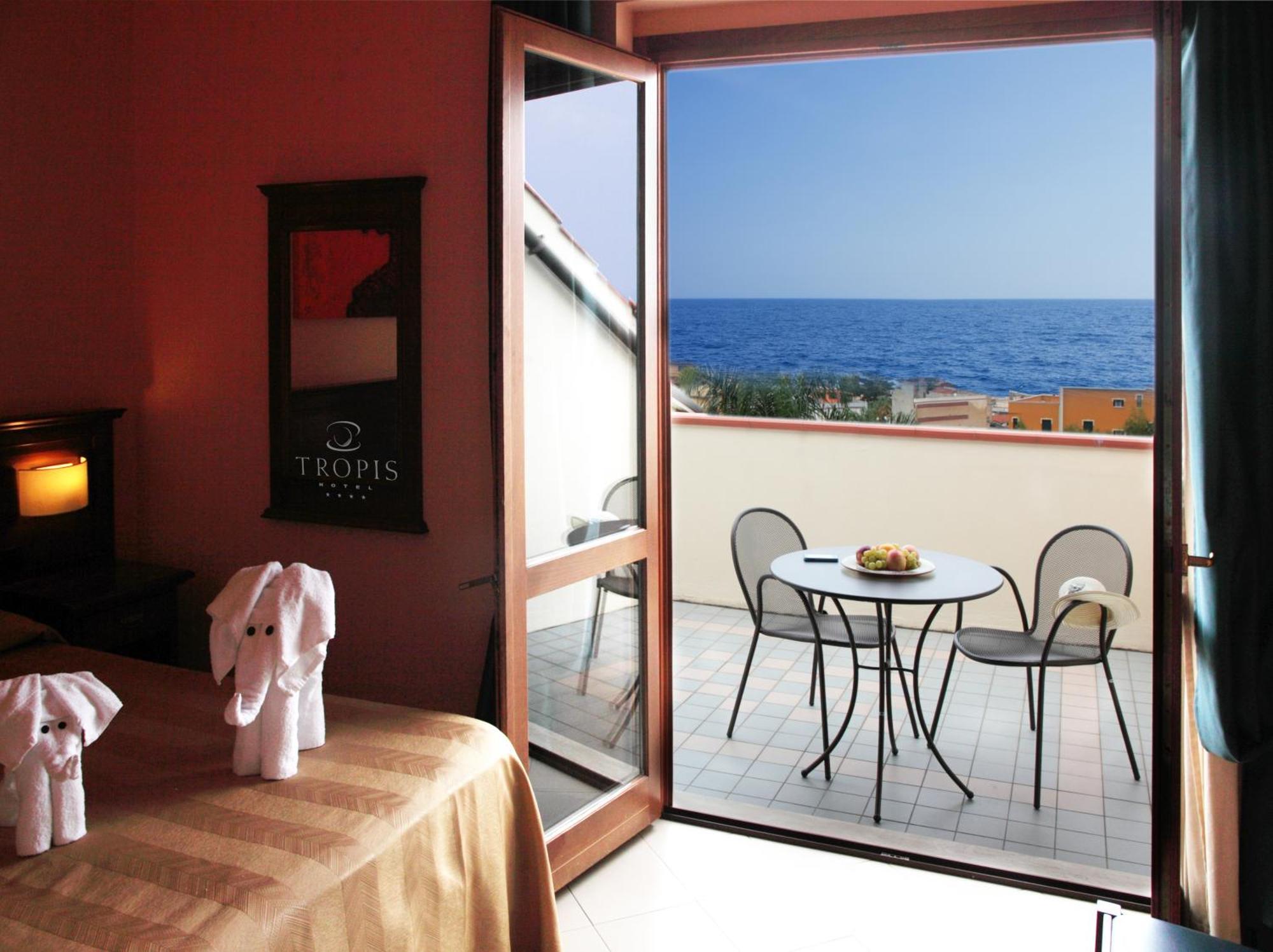 Double or Twin Room Sea View