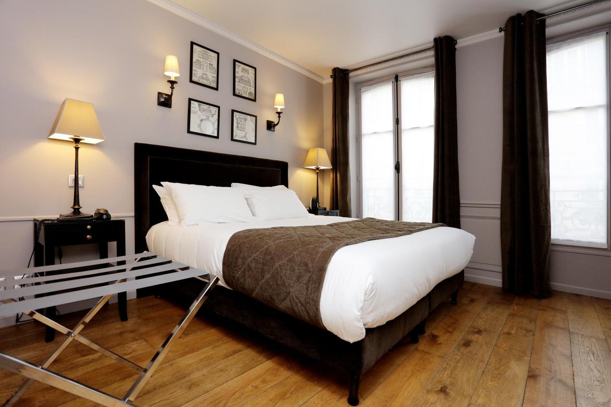 Quarto Deluxe com Cama de Casal ou 2 de Solteiro