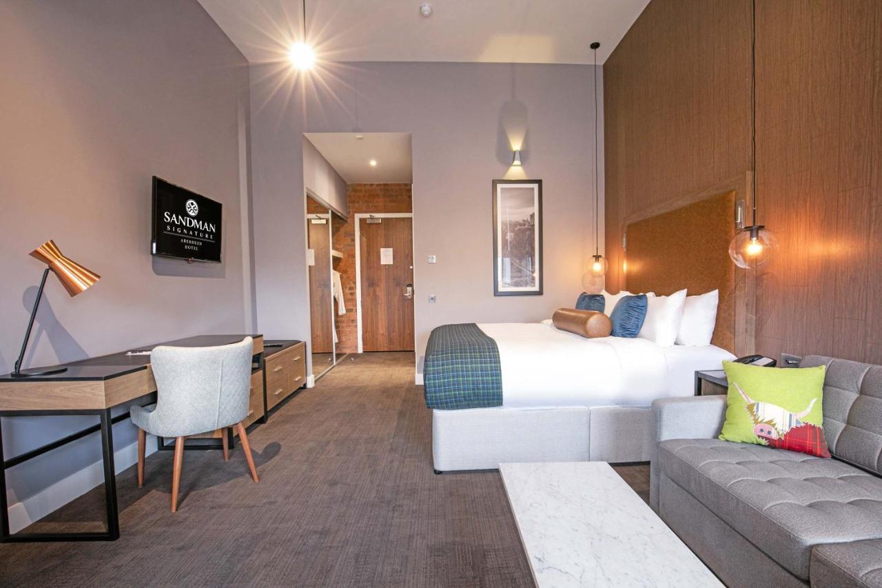 Deluxe Room, 1 King Bed, Sofa Bed,724565860:JPEG