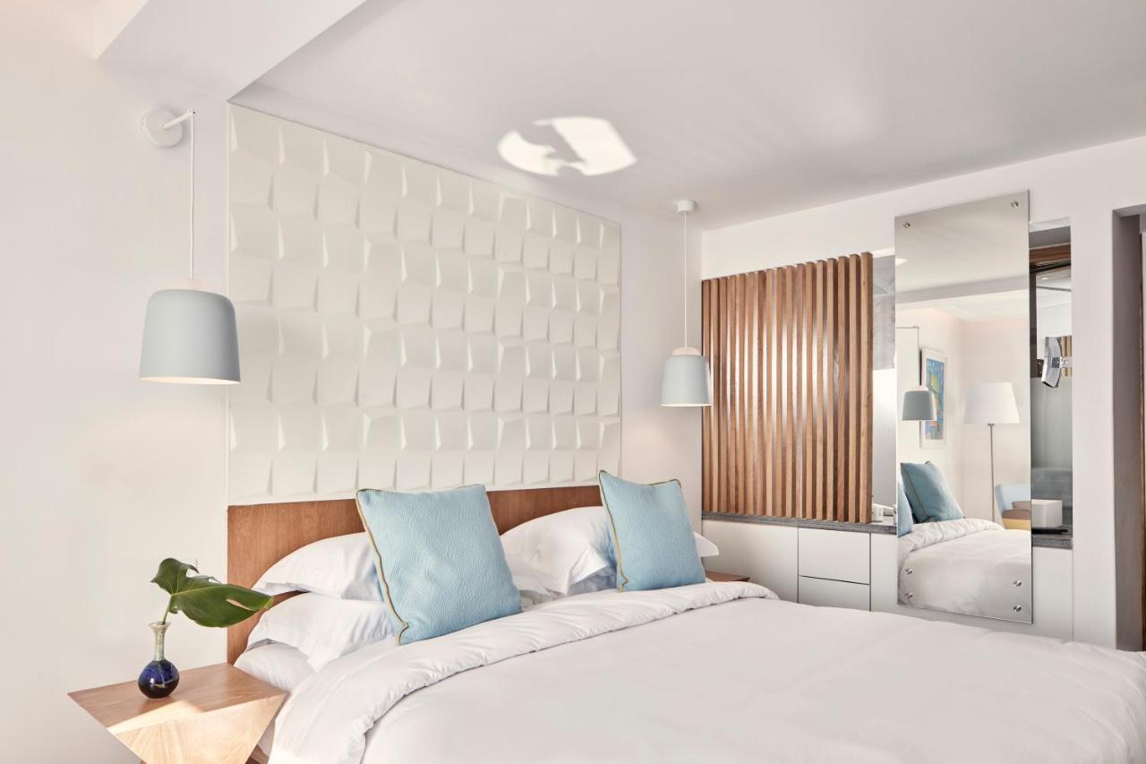 RINIA Deluxe Room Side Sea View