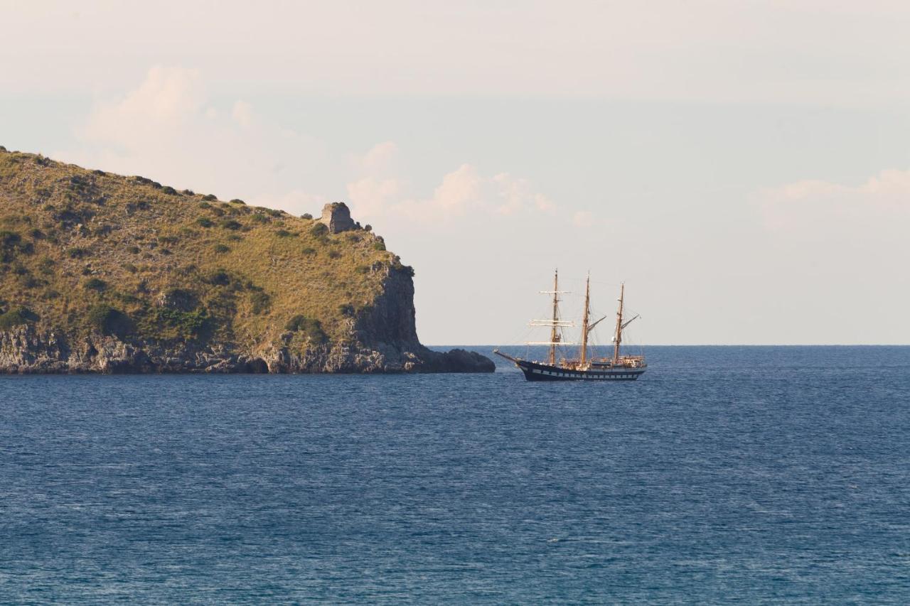 Superior Room with Balcony and Sea View
