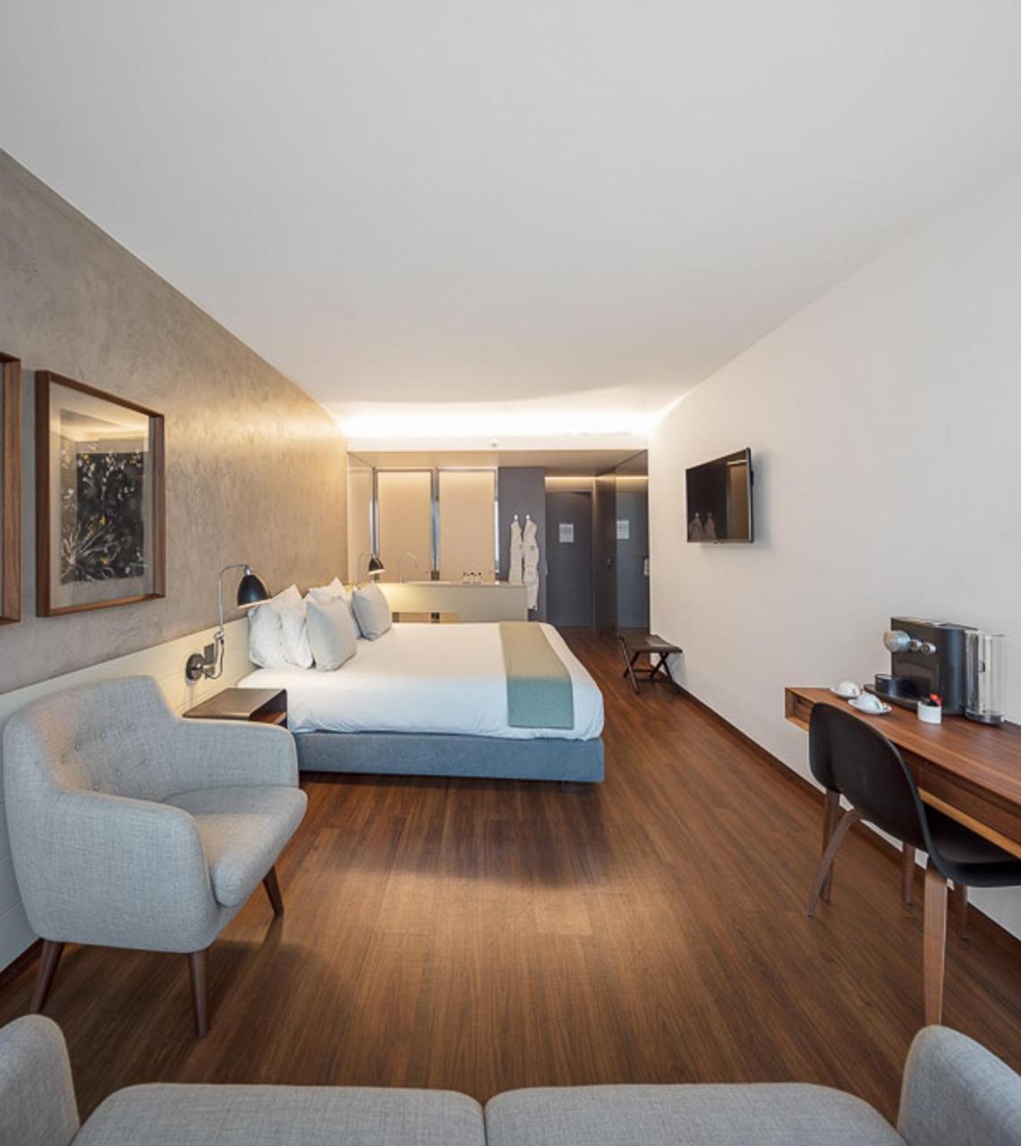 Design Double or Twin Room