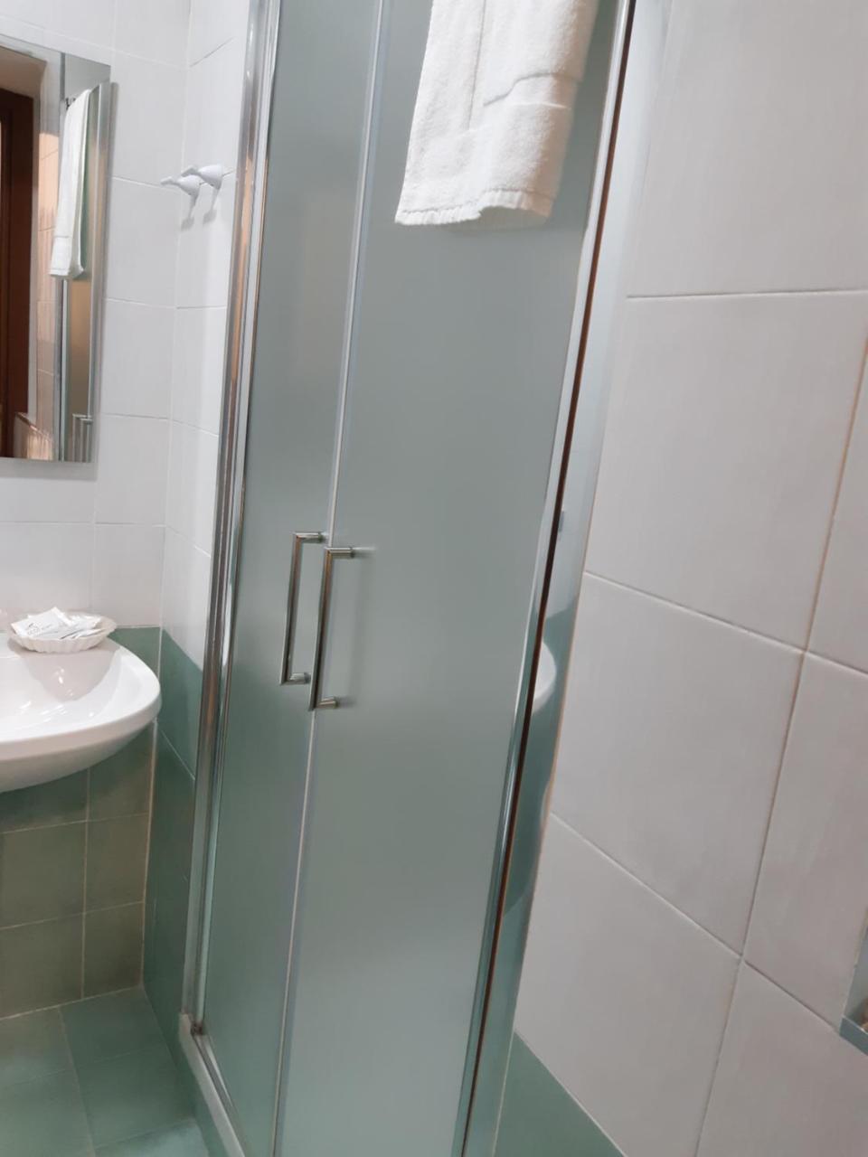Twin Room Shower