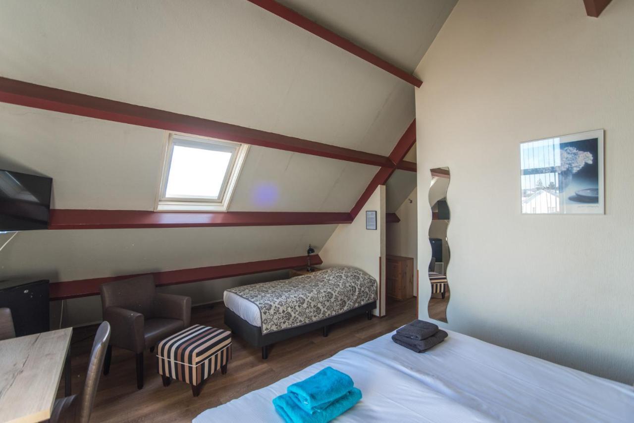 Dreibettzimmer mit Balkon