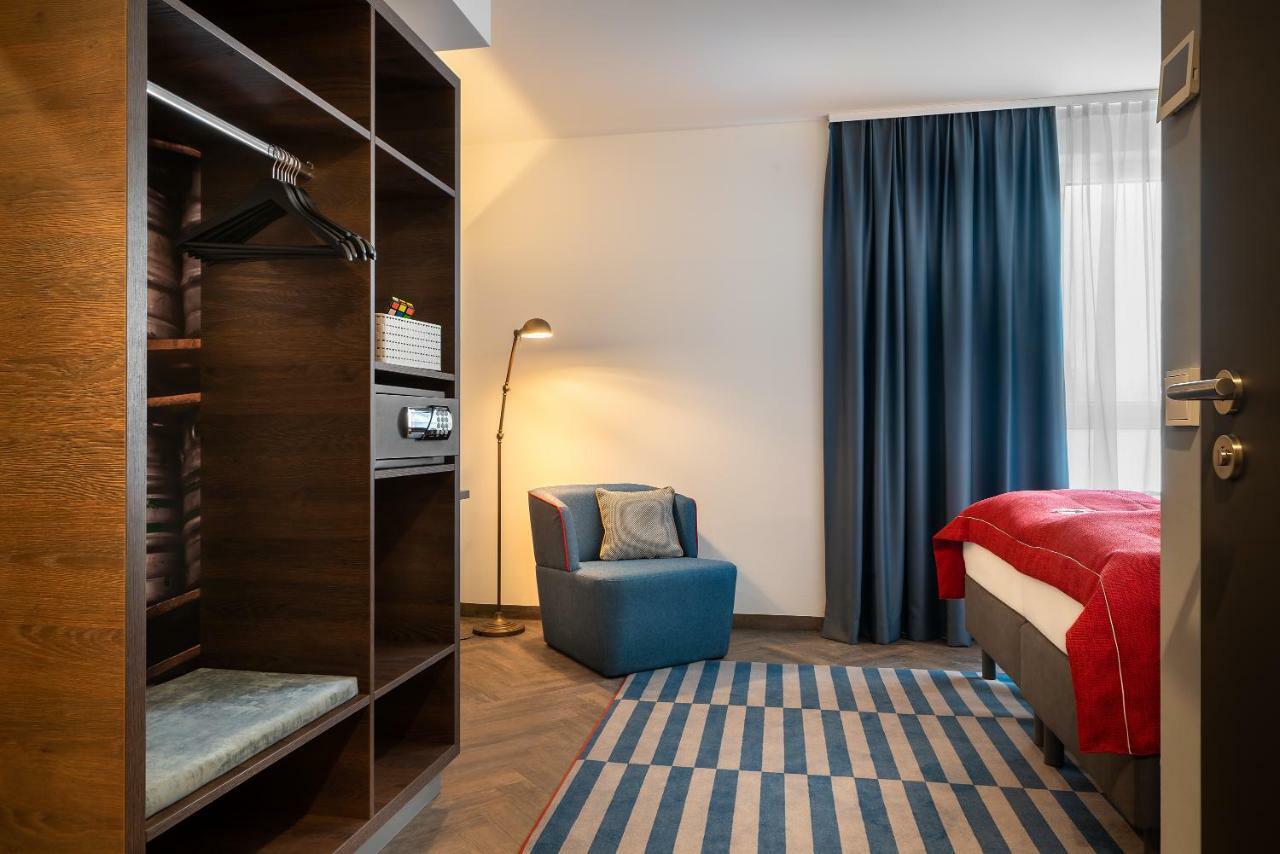 Standard Queen Room - Accessible,1315283053:JPEG