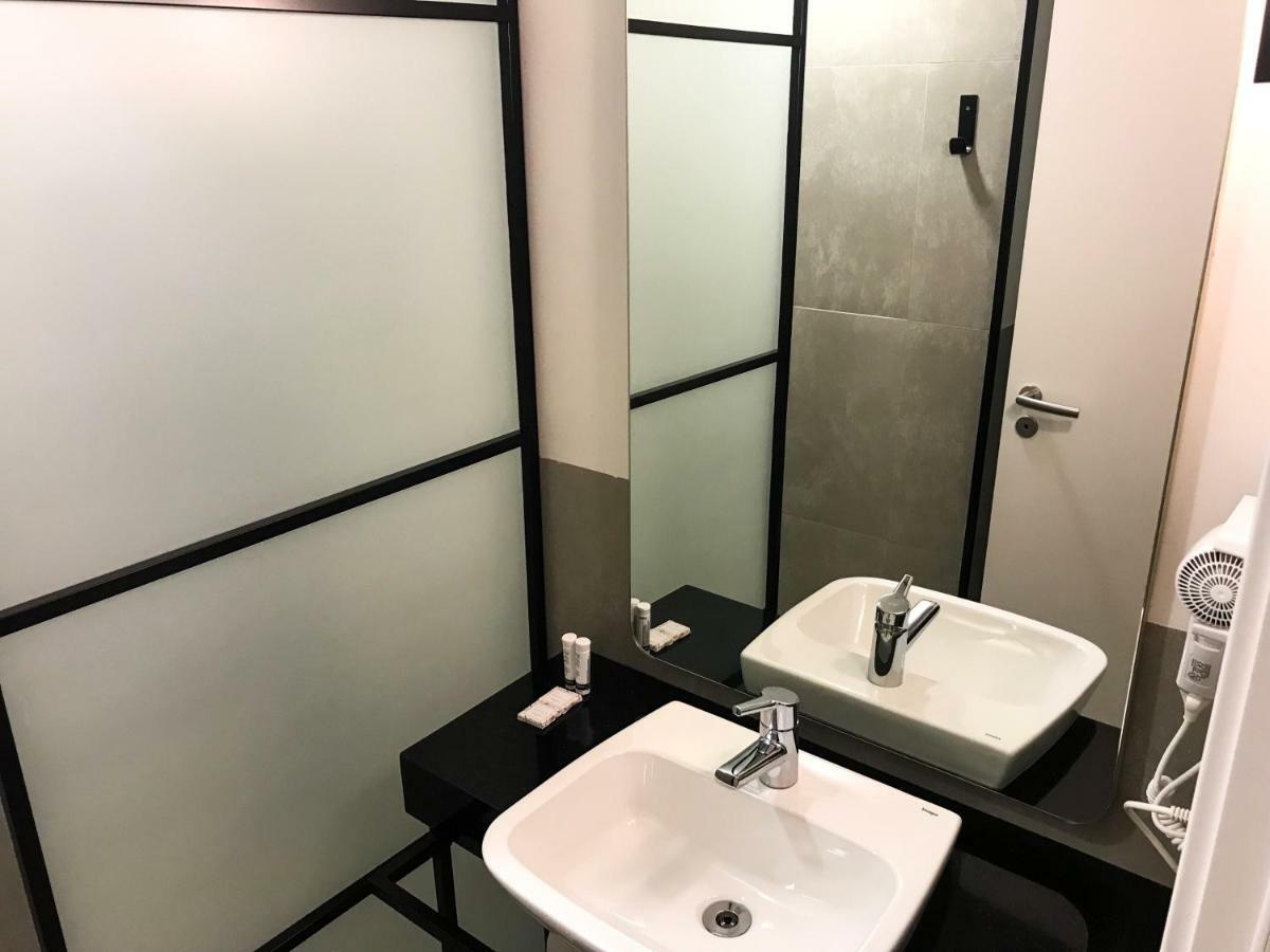 Quarto com 2 Camas de Solteiro