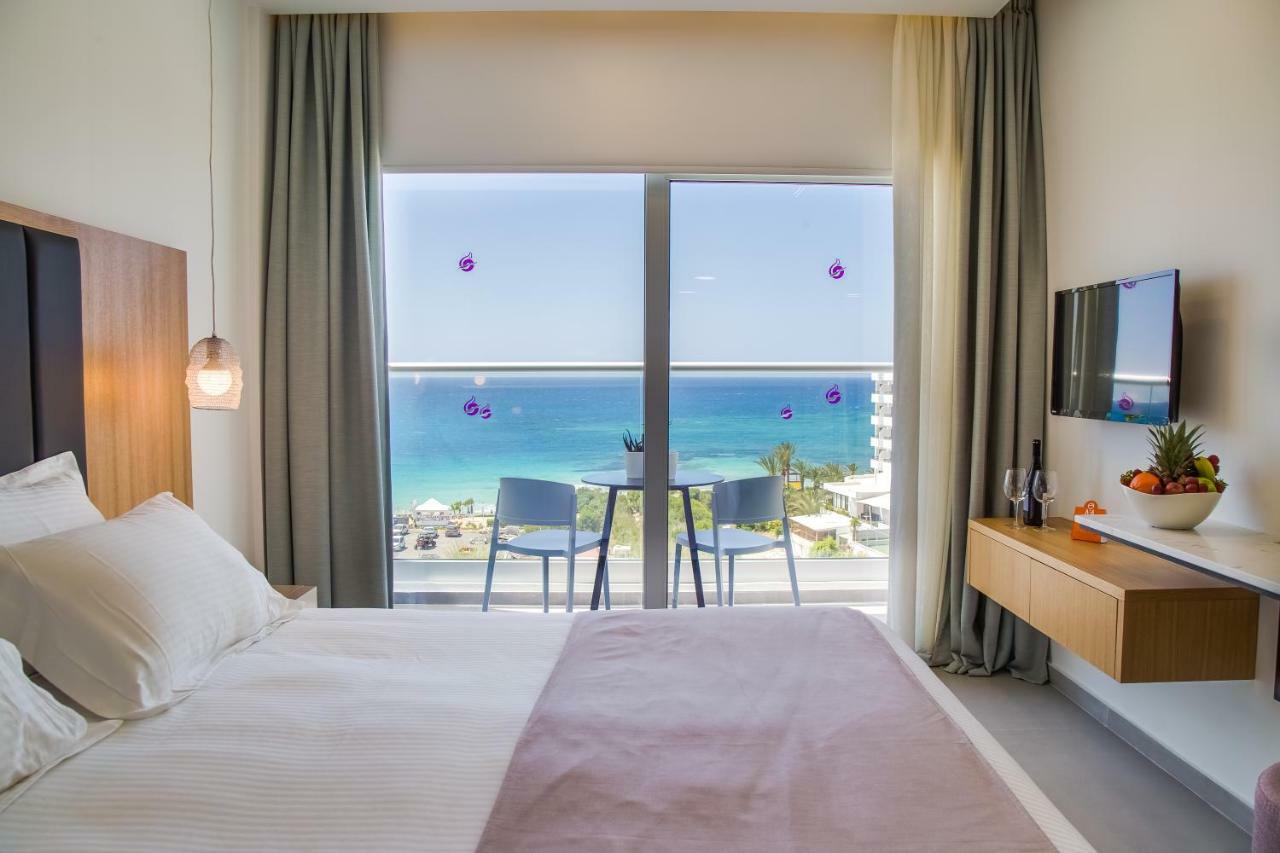 Double or Twin Room Sea View