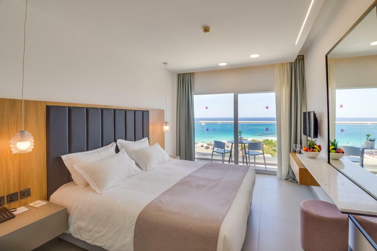 Double or Twin Room Sea View